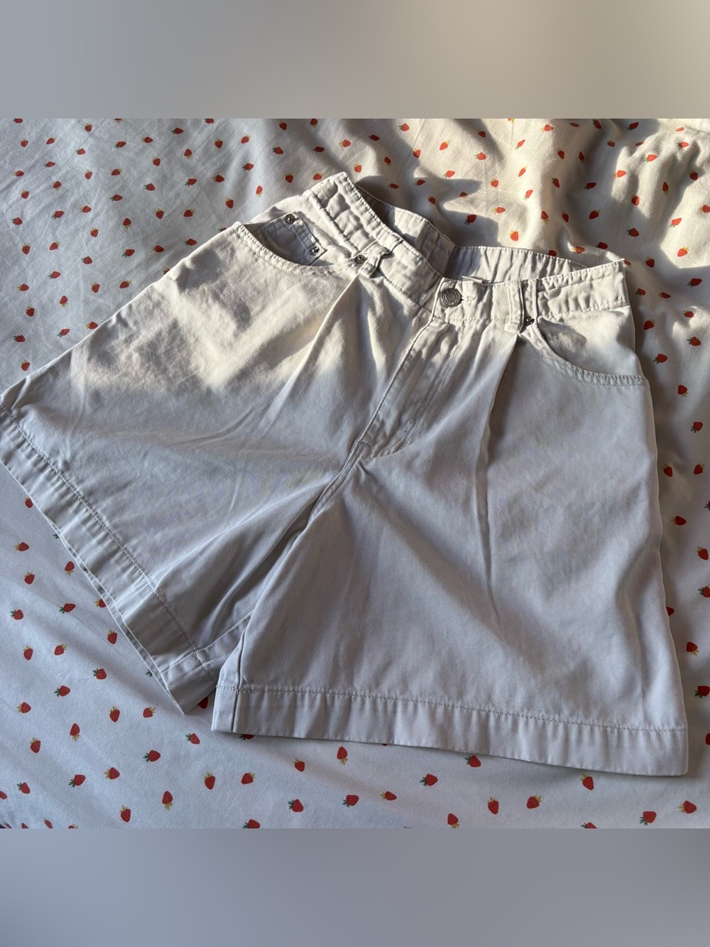 90s/2000s GAP High-Waist Cream Shorts